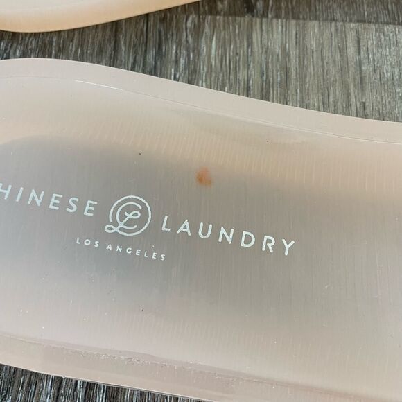 Chinese Laundry Light Pink Jelly Sandals - Size: 9 - Picture 4 of 6